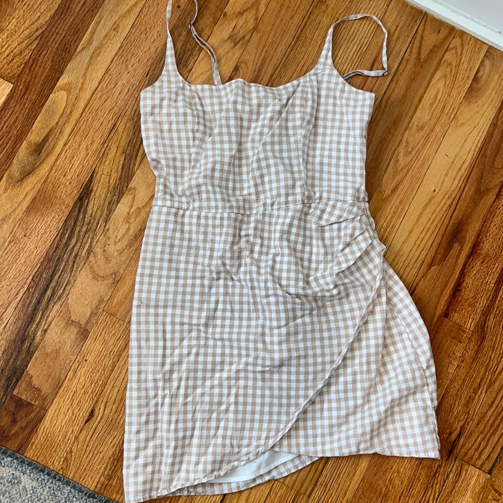 Abercrombie white and tan gingham dress.